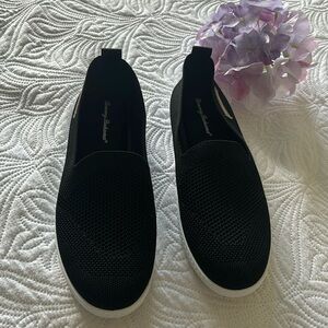 Ladies sz 9 Tommy Bahama black slip-on shoes